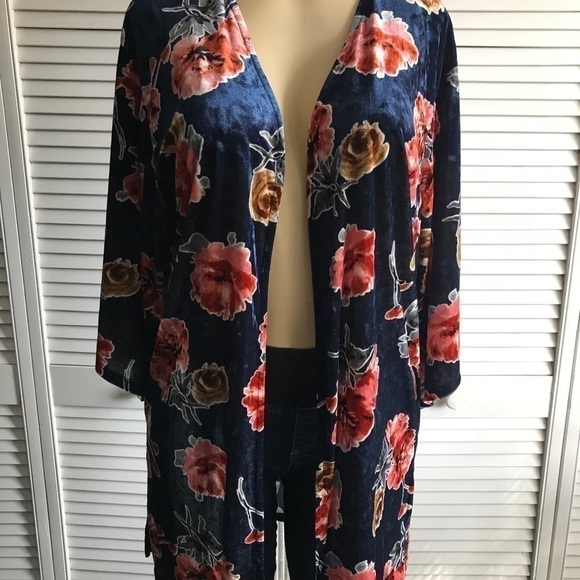 Monteau Velvet Kimono - Picture 6 of 10